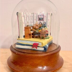 Vtg 1990 Enesco Music Box Mouse House Village Living Room “Home Sweet Home”Piano